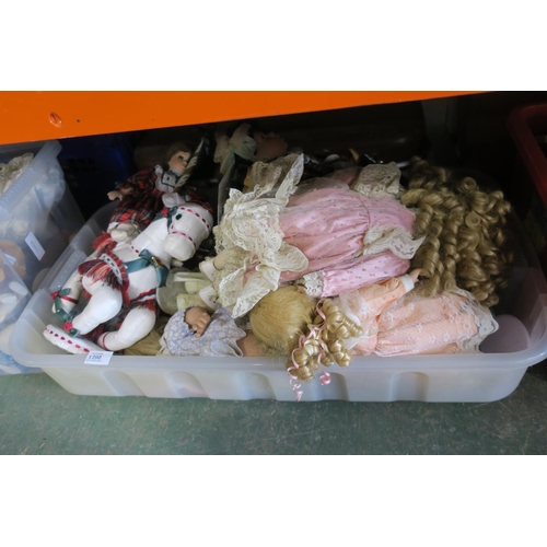 1390 - A BOX OF COLLECTIBLE DOLLS