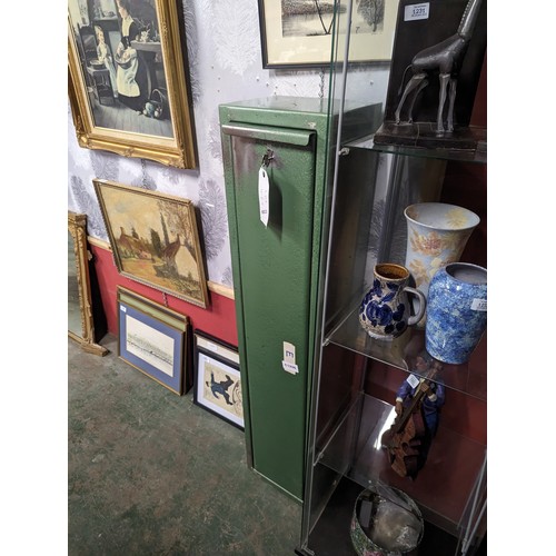 VINTAGE GUN WITH KEY