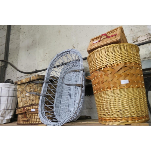 510 - COLLECTION OF WICKER