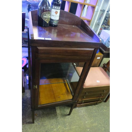 1698 - VINTAGE DISPLAY UNIT