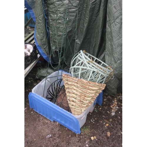 40 - CRATE OF GARDEN ITEMS INCLUDING HANGING BASKETS