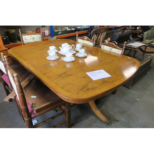 1114 - A LARGE DINING TABLE WITH WALNUT VENEER, WITH TWO ADDITIONAL EXTENDING LEAVES