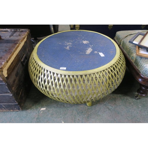 1119 - LARGE ROUND COFFE TABLE WITH BAMBOO WEAVE, IN A GOLD FINISH