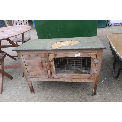 151 - RABBIT HUTCH