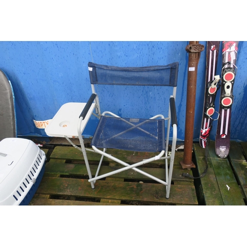 117 - FOLDING PICNIC CHAIR WITH BUILT IN TABLE