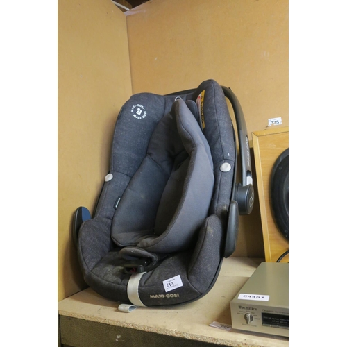 613 - MAXI COSI CAR SEAT