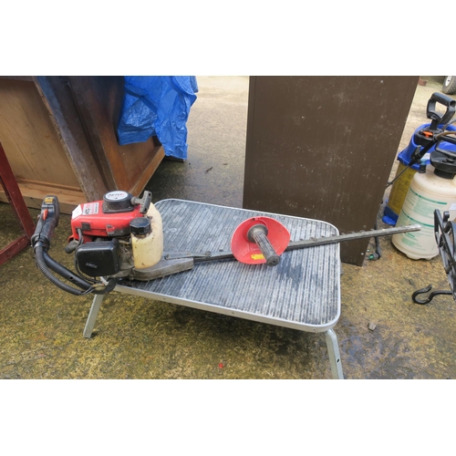 177 - HTS700 HEDGE TRIMMER