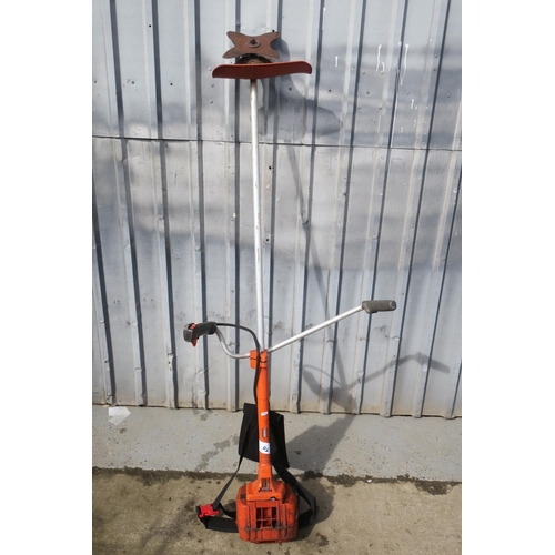 31 - HUSQVARNA 232 PETROL STRIMMER