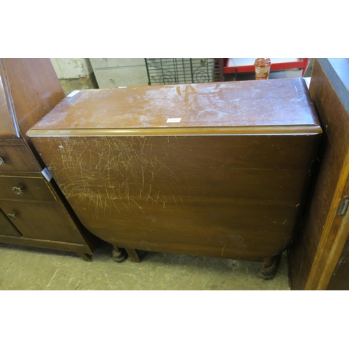 1902 - DROP LEAF TABLE