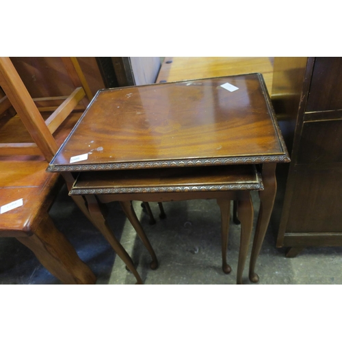 1905 - SET OF NESTING TABLES