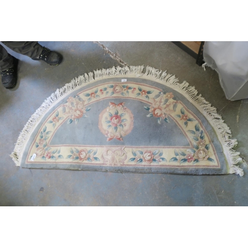 647 - SEMI CIRCLE GREEN FIRESIDE RUG