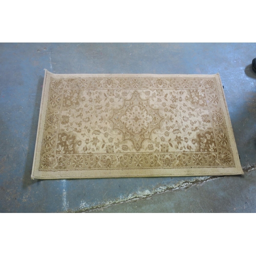 642 - IVORY BEIGE PATTERN RUG 60 X 105