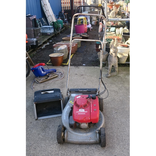 35 - HONDA 216O MOWER