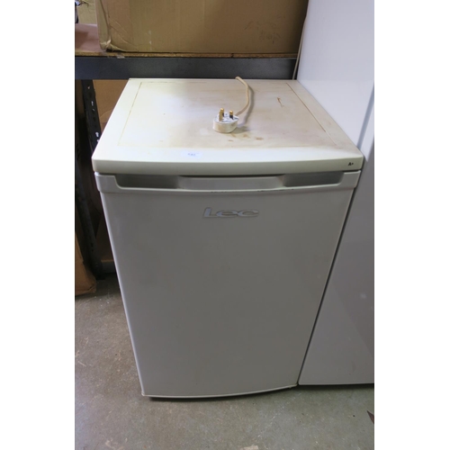 646 - UNDER COUNTER FRIDGE