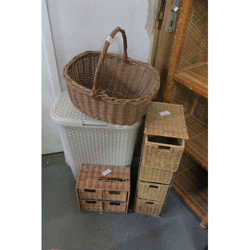 723 - SELECTION OF 4 WOVEN STORAGE BASKETS AND CONTAINERS