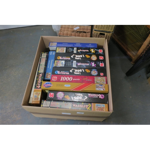 726 - LARGE BOX OF JIGSAW PUZZLES