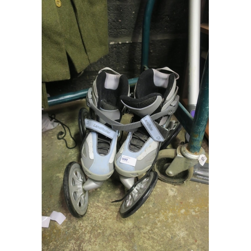 900 - ROLLER BLADES SIZE 6