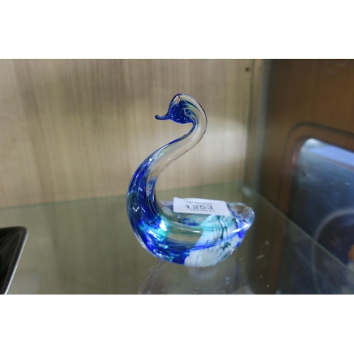 1253 - AVONDALE STUDIO GLASS SWAN