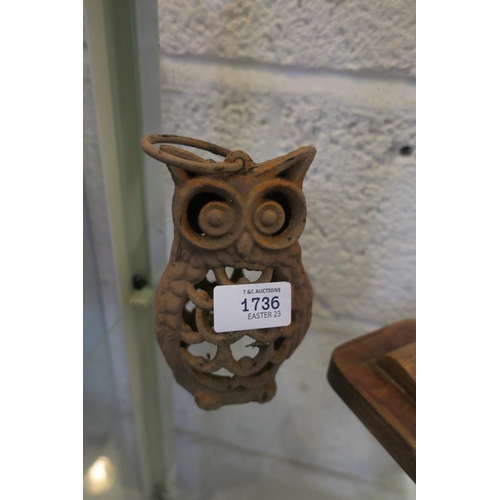 1736 - SMALL CAST IRON OWL