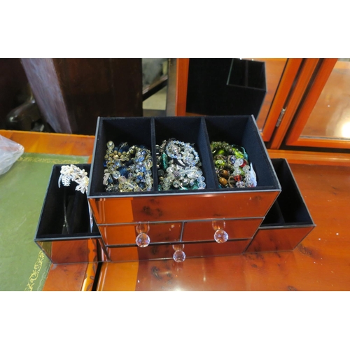 1760 - DRESSING TABLE ORGANISER WITH GLASS AND CRYSTAL JEWELLERY