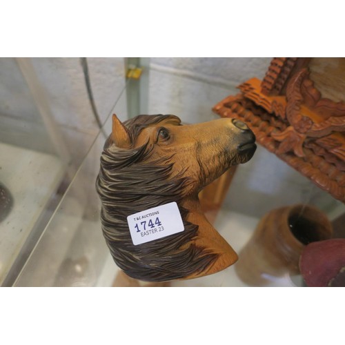 1743 - WALL HANGING HORSE HEAD ORNAMENT