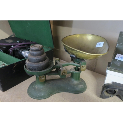 1109 - VINTAGE KITCHEN SCALES WITH WEIGHTS