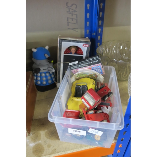 1138 - SMALL BOX OF VINTAGE TOYS INCLUDING A MARGARET THATCHER NUTCRACKER - BOXED