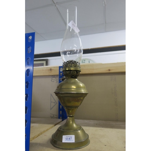 1147 - OIL LAMP WITH GLASS FLUTE