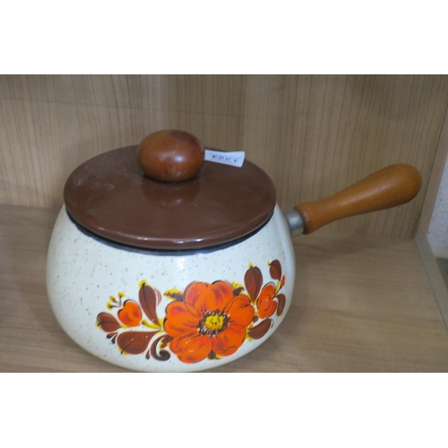 1224 - ENAMEL VINTAGE SAUCEPAN