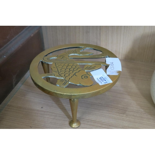 1225 - BRASS TRIVET