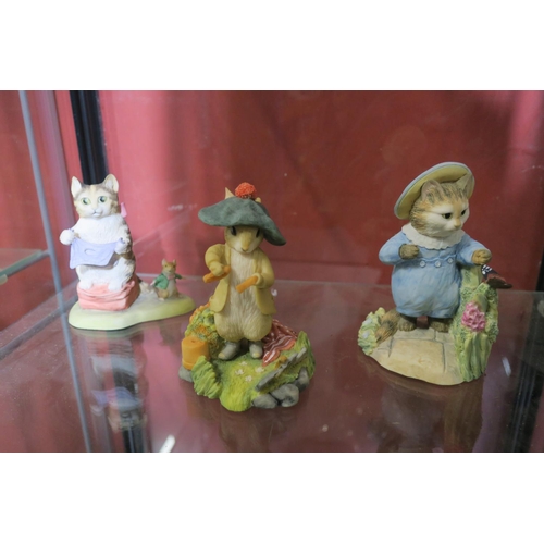 1307 - BEATRIX POTTER CERAMIC FIGURINES: TOM KITTEN WITH BUTTERFLY, BENJAMIN BUNNY, MISS MOPPET AN THE MOUS... 