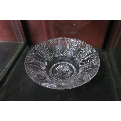 1308 - PRETTY LEAD CRYSTAL FRUIT BOWL