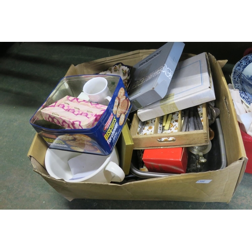 1350 - BOX OF ASSORTED VINTAGE ITEMS INCLUDING CERAMICS AND SILVER PLATE