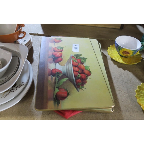 1356 - SIX PLACEMATS WITH STRAWBERRY PATTERN