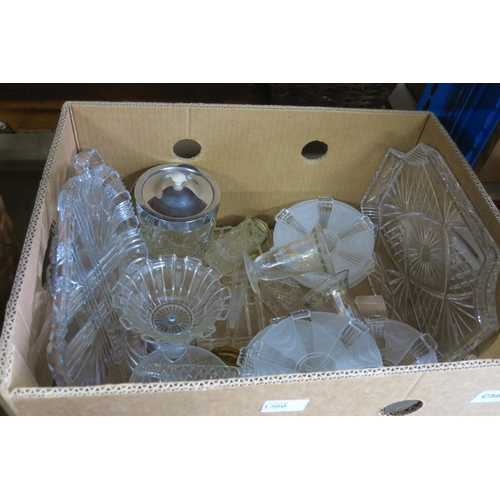 1360 - SELECTION OF PRETTY GLASSWARE