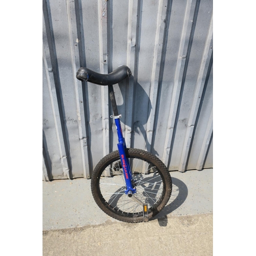 17 - BSQUARE UNICYCLE