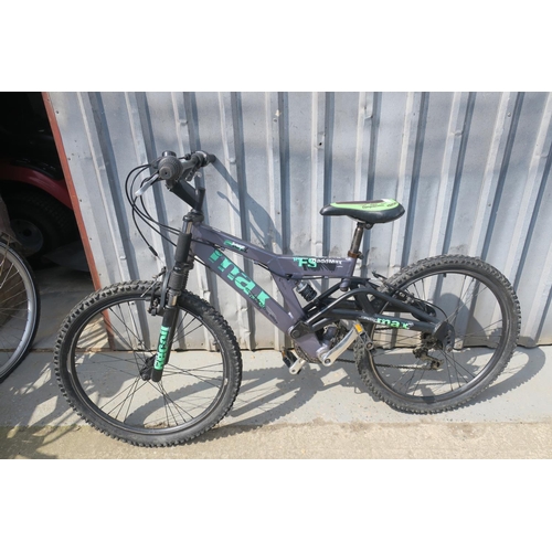 19 - MAX COMPRESSION MOUNTAIN BIKE