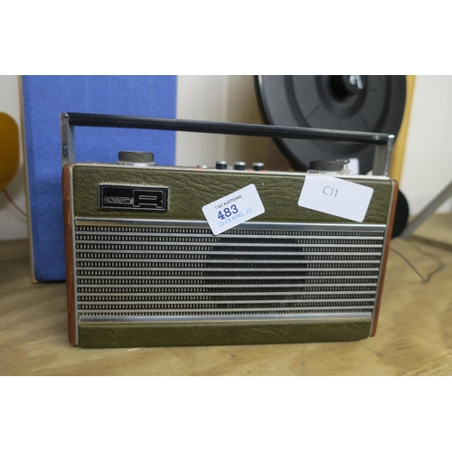 483 - VINTAGE ROBERTS RADIO