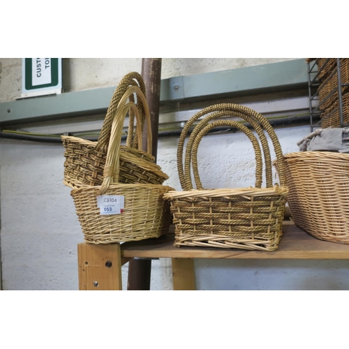 653 - COLLECTION OF SMALL HAND BASKETS