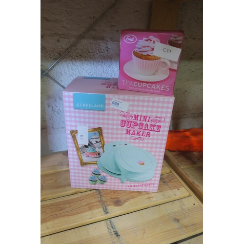 680 - MINI CUPCAKE MAKER & TEACUP - BOXED