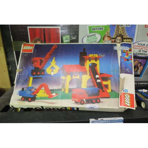 702 - VINTAGE LEGO SET - BOXED