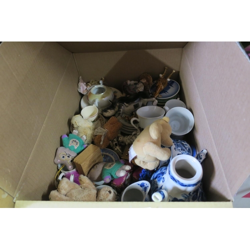 825 - BOX OF ASSORTED COLLECTABLE ITEMS