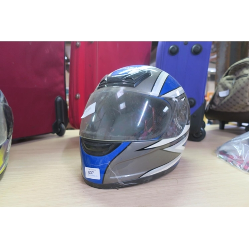 837 - MOTORCYCLE HELMET