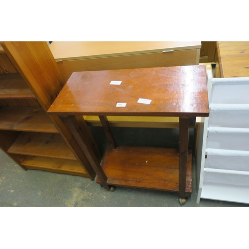 903 - WHELLED TABLE