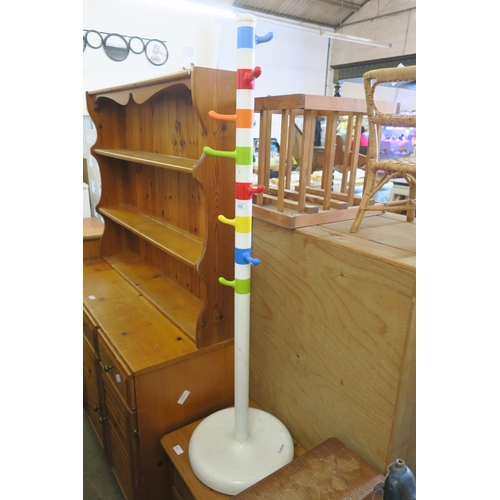 924 - CHILDS COAT STAND