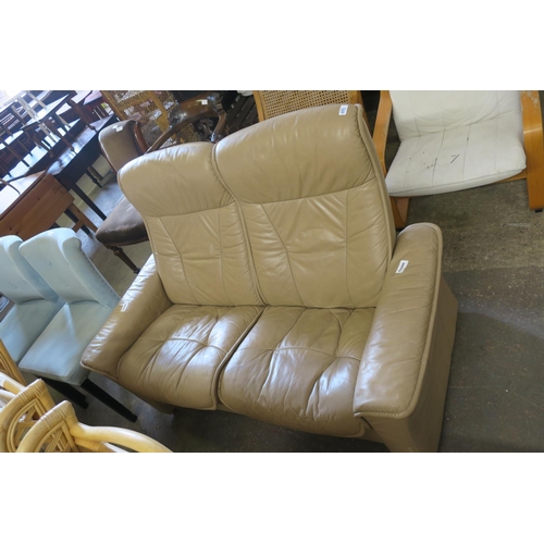 973 - LEATHER 2 SEATER RECLINER SOFA