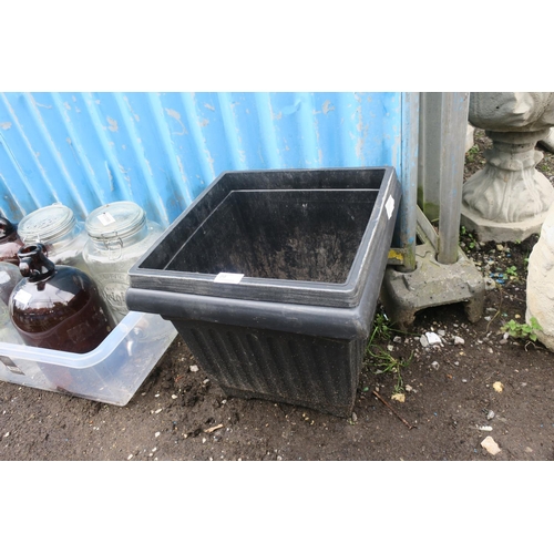 39 - SQUARE PLANTER