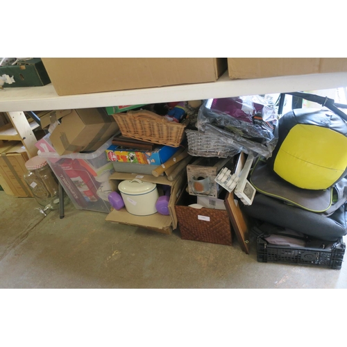 475 - BAY OF HOUSEHOLD CLEARANCE ITEMS BELOW TABLE