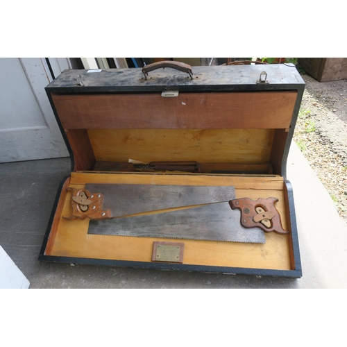 1198 - VINTAGE CARPENTERS TOOLBOX CONTAINING VINTAGE TOOLS