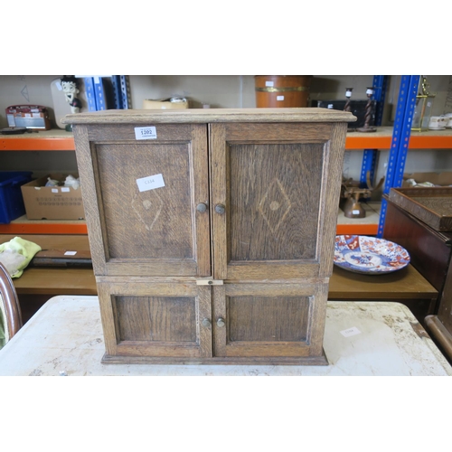 1202 - SMALL VINTAGE DISPLAY CABINET / CUPBOARD